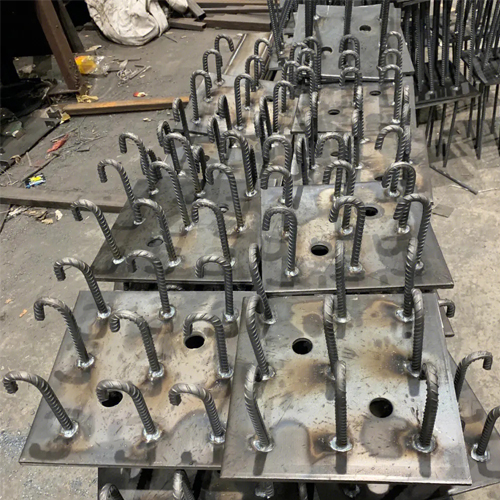 图纸中如何确定浙江预埋件的位置？